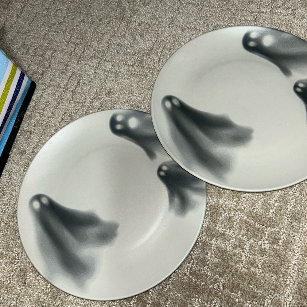 MESA BRASIL HALLOWEEN 2 SPOOKY GREY GHOSTS 10.5” CERAMIC DINNER PLATE SET NEW